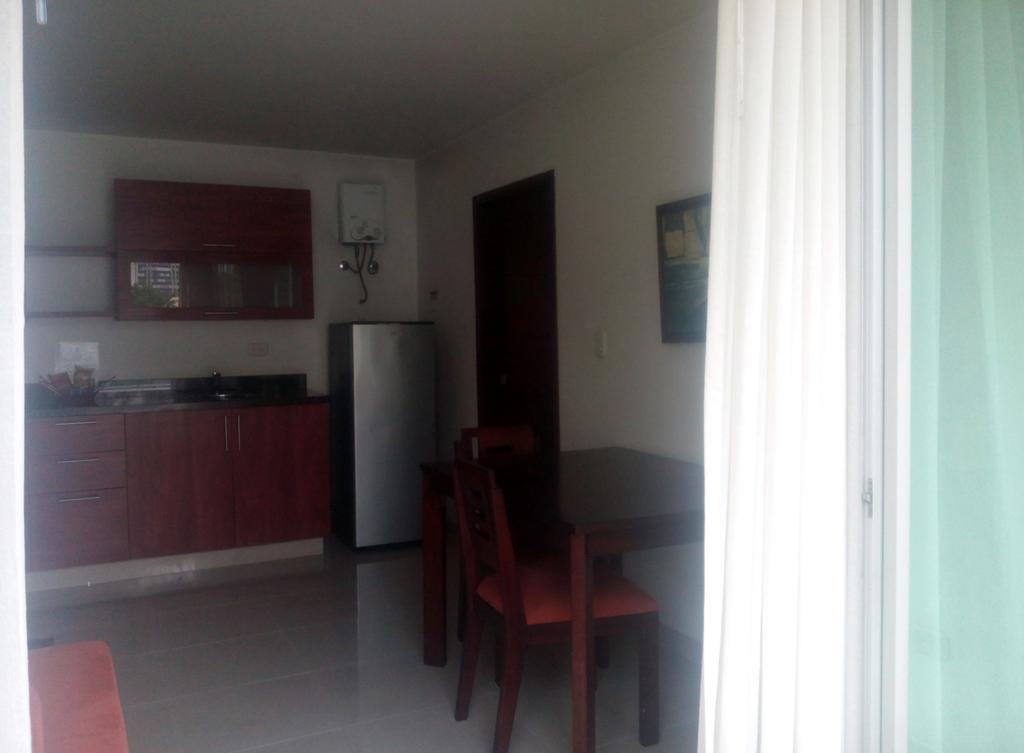 Hotel Cuarta Avenida Кали Номер фото