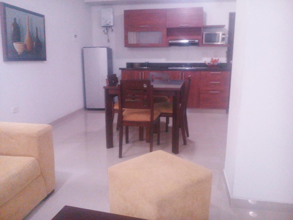 Hotel Cuarta Avenida Кали Номер фото