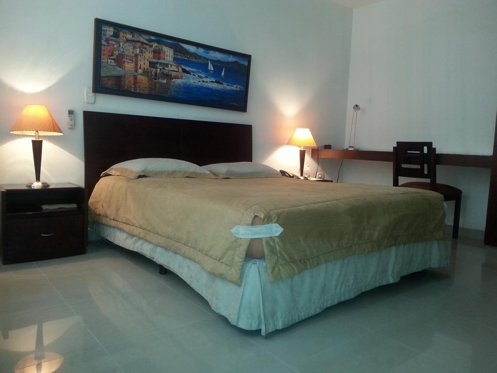 Hotel Cuarta Avenida Кали Экстерьер фото